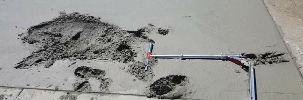 Някое дете е имало кофти падане в пресния цимент