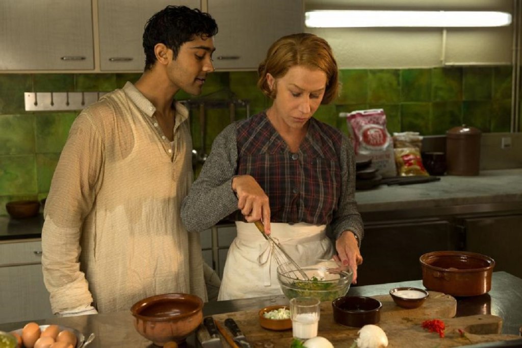 “На един черпак разстояние” (The Hundred-Foot Journey)
Историята разказва за индийско семейство, което заминава за Франция и отваря ресторант в малко селце с твърди традиции по отношение на кухнята. Фамилията, пристигаща от Изток, начело с бащата Хасан (Ом Пури), е решена да отстоява честта на Индия с черпак и да покаже, че може да приготвя вкусни ястия, макар и да са по-пикантни от тези на конкурентите им рестонатньори в Южна Франция.