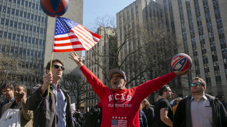Арестуваха Доналд Тръмп, а той обяви, че е невинен по 34 обвинения (Снимки)