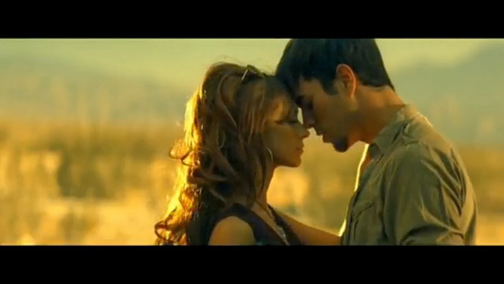 Енрике Иглесиас - Hero
А междувременно Hero на Енрике Иглесиас пък беше символ на мъжката нежност и метросексуална ранимост, разтапящи сърцата на жени от целия свят. Може даже и до днес да работи на някои места.