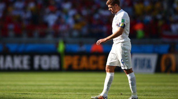 Стивън Джерард
Капитанът на Ливърпул сложи край на не особено успешната си кариера в английския национален отбор, след като водената от него Англия напусна Мондиала в Бразилия още след груповата фаза
