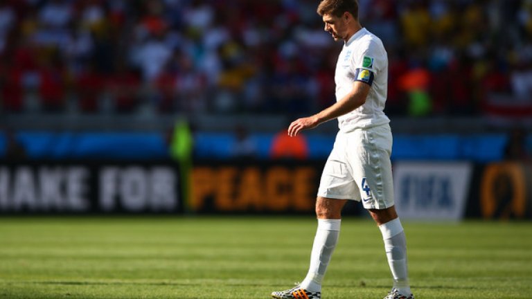 Стивън Джерард
Капитанът на Ливърпул сложи край на не особено успешната си кариера в английския национален отбор, след като водената от него Англия напусна Мондиала в Бразилия още след груповата фаза