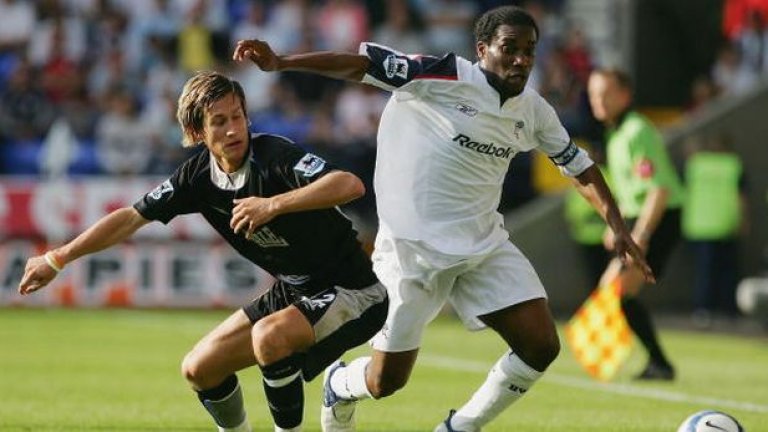 Феновете на Болтън бяха толкова възхитени от него, че издигаха специален транспарант в негова чест