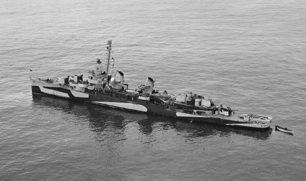 USS_William_D._Porter_(DD-579)_in_Massacre_Bay,_Attu,_on_9_June_1944_(NH_97804)