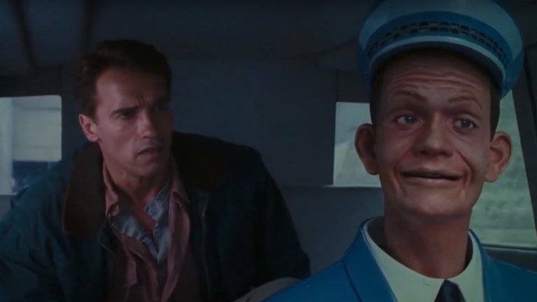 "Зов за завръщане" (1990 г.)
Още сме далеч от колониите на Марс като във филма, но и за това има време. Класическата фантастика с Арнолд Шварценегер обаче заковава една технология, до която все повече се приближаваме - автономните роботаксита.
Редица компании по света разработват такива автомобили, а в САЩ и Китай вече се правят тестове и с пътници.