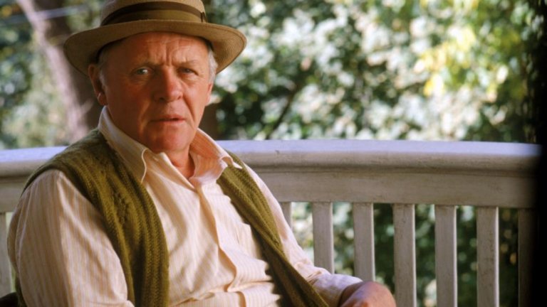 Hearts in Atlantis / "Сърца в Атлантида" (2001)
Една изключително чаровна история, която разказва за 11-годишния Боби, който открива приятел и наставник в лицето на 60-годишния Тед (в ролята - Антъни Хопкинс) - загадъчен и саможив човек, надарен с ясновидски способности. Подобни способности има и Боби, а Тед се превръща в човека, който му помага да избяга от сенчести фигури, опитващи се да го заловят и да използват силата му. Филмът е направен по едноименния роман на Стивън Кинг.