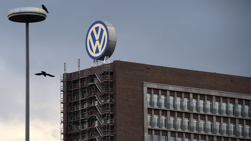 Volkswagen Senior Directors Meet For Crisis Talks As Emissions Scandal Widens