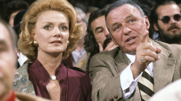 Със съпругата си – Барбара – на трибуните преди началото на мача между Кен Нортън и Джими Йънг