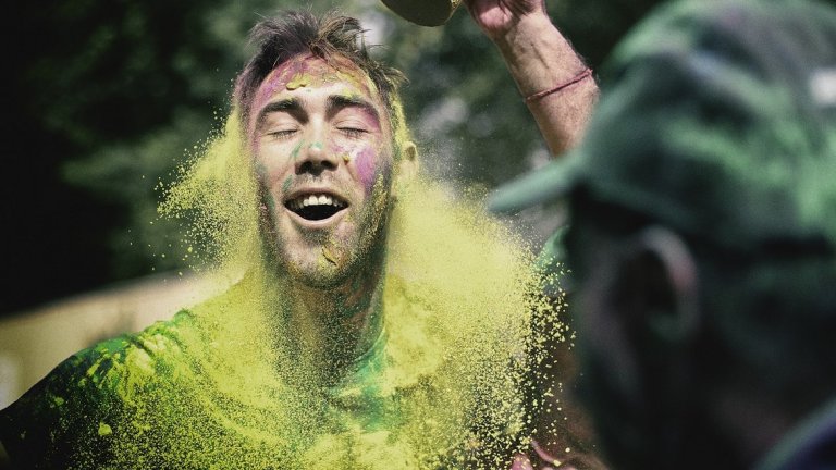 Да се къпеш в цветовете на любовта и веселието