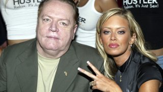 Създателят на списанието Hustler почина на 78-годишна възраст (на снимката: с порноактрисата Джена Джеймсън)