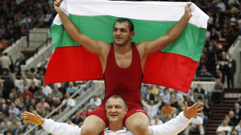 Михаил Ганев е един от тримата състезатели по борба, които станаха световни шампиони през тази година, а сега се бори за живота си