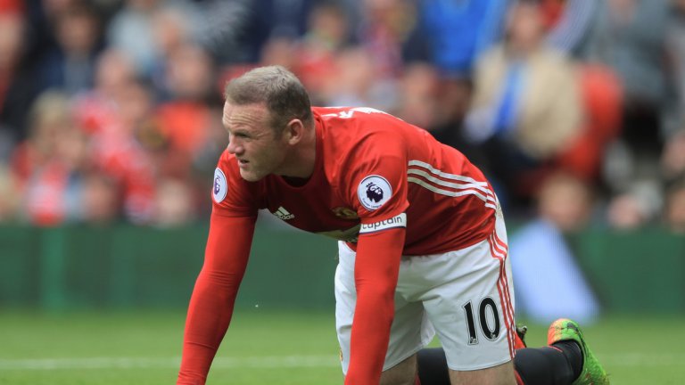 Това са петима футболисти, които дадоха много на Манчестър Юнайтед в последните години, но трудно ще намерят място в състава на Моуриньо и вероятно ще си тръгнат, за да освободят място за новите в селекцията...