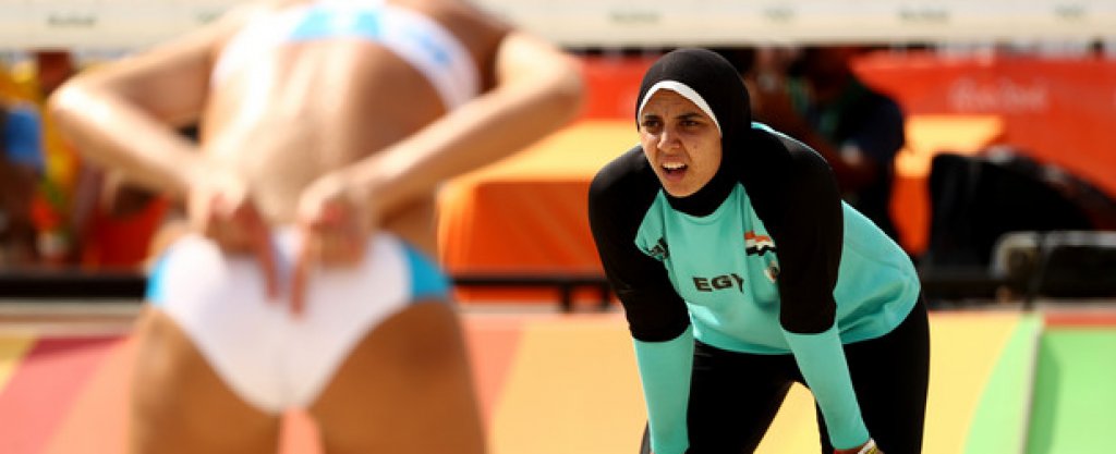 Заради облеклото си египтянката Доа Елгобаши предизвиква множество коментари, а вниманието към нея е голямо