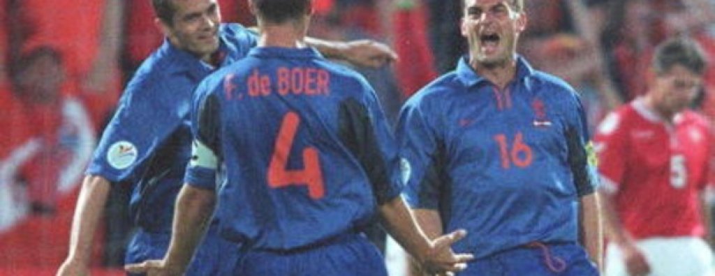 Евро 2000
Белгия:  Емил и Мбо Мпенза
Англия: Гари и Фил Невил (второ поред) 
Холандия:  Франк и Роналд де Бур
Швеция:  Даниел и Патрик Андерсон
