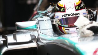 Те не могат да накарат автомобила си да се движи с повече от 100км/ч, но за сметка на това шумят като за цял отбор на Формула 1, натискат газта, карат гумите да свият и се чувстват велики. Само че не са.