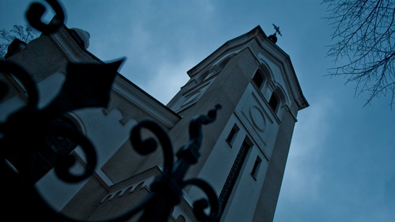 Църквата е построена изцяло с дарения