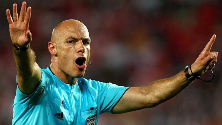 Хауърд Уеб се отказа от активната си кариера след 25 години като футболен съдия