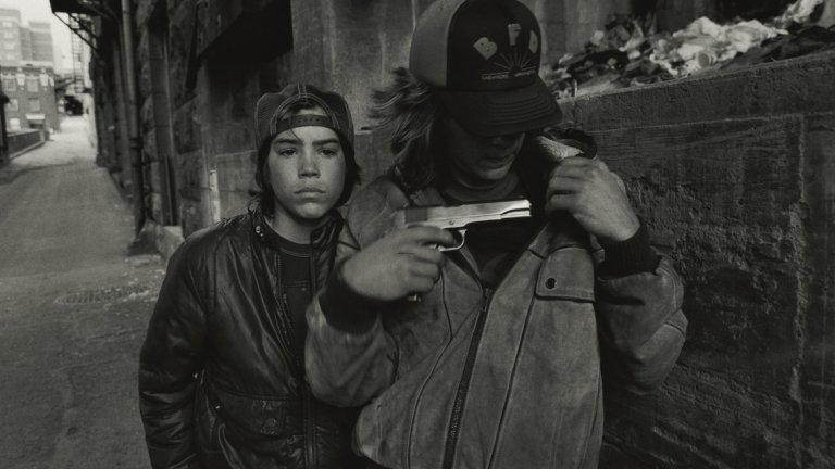 Мери Елън Марк © Плъха и Майк с пистолет, 1983
