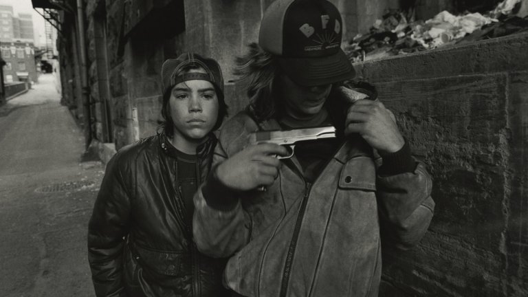Мери Елън Марк © Плъха и Майк с пистолет, 1983