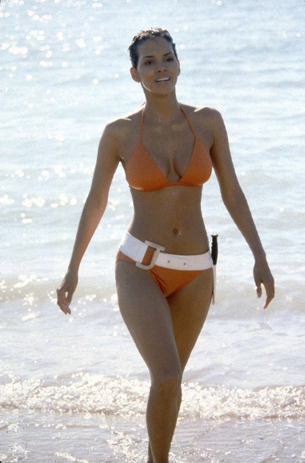 Холи Бери

Изявява се като модел и участва в конкурси за красота години преди да стане холивудска звезда. Завършва на второ място в „Мис САЩ” през 1986 г. и е първата афроамериканка, която се състезава на „Мис Свят” (също през 1986-а, когато завършва на шесто място).

В киното пробива в началото на 90-те чрез „Бумеранг” с Еди Мърфи, а оттам нататък става една от най-високоплатените актриси, като печели и „Оскар” за „Балът на чудовищата”.
