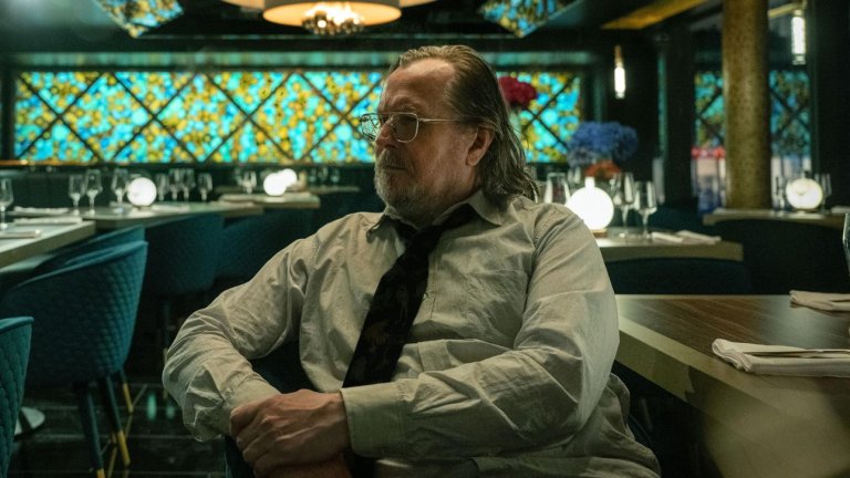 Slow Horses, сезон 5
Къде: в Apple TV+

Петият сезон на Slow Horses се оказа впечатляващ завършек на поредицата, доказвайки защо шпионската комедия продължава да завладява зрителите. Разпадналият се екип на MI5, воден от безкомпромисния и хитър Джаксън Ламб, отново се впусна в мрежата на интриги и предателства, като всяка мисия бе по-напрегната от предишната.