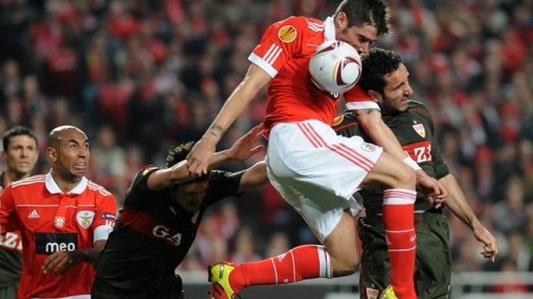 В първата среща между Бенфика и Щутгарт, завършила 2:1, имаше доста екшън