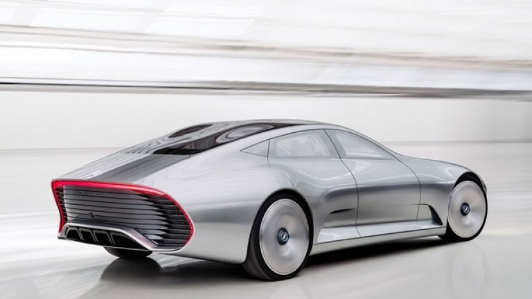 Mercedes-Benz IAA
За разлика от електрическия прототип на Porsche, Mercedes залага на по-традиционния хибриден двигател. 
За сметка на това инженерите на Mercedes са направили невъобразим дизайн на купето с елементи на вдъхновение от "Трансформърс". Новият IAA (Intelligent Aerodynamic Automoile) може да се удължава или да се свива чрез няколко външни елемента, вградени в задната част на автомобила. 
Трансформациите могат да се командват с ръчно управление от шофьора или да се включват автоматично при ускорение от 80 км/ч. 
IAA е забележителна комбинация от енергийна ефективност и лукс.