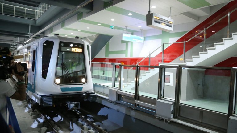 Няма забавяне в строителните работи по изграждане на третия лъч на метрото в София, категоричен е шефът на столичния "Метрополитен" проф. Стоян Братоев