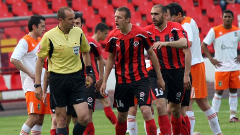 Спорткафе познае, че Тодоров ще ръководи мачът между двете Динамо-та