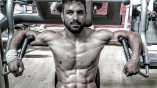 Защо боец на UFC получи две смъртни присъди и 72 удара с камшик и как Доналд Тръмп се моли за помилването му