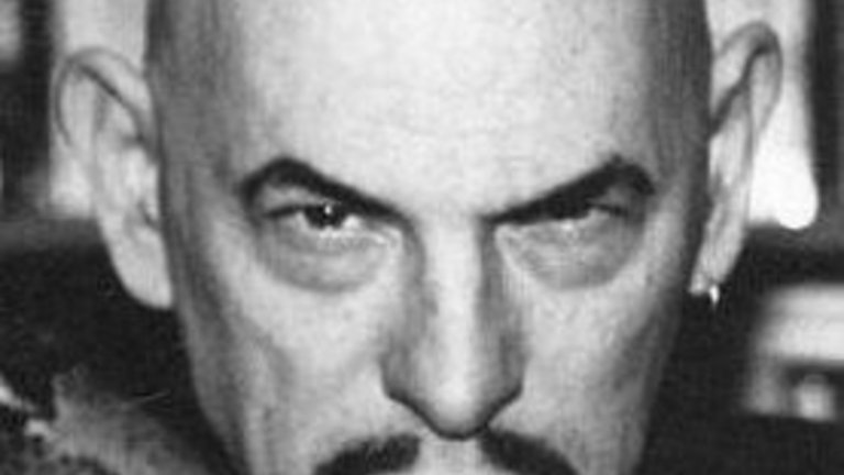 За това помага и образът на самия ЛаВей - гладко обръснатата глава, заплашителните поглед и катинарче. Но в същото време около Църквата на Сатаната има множество неизвестни, а още повече те са в "легендата", която нейният основател изгражда около своето минало.