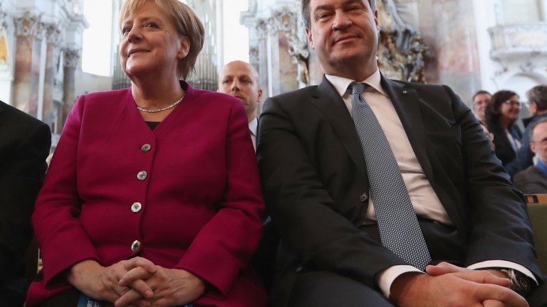 Разклаща ли се стола на германската канцлерка Меркел
