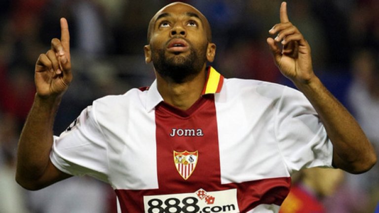 Фредерик Кануте. Бившият нападател на Севиля с часове може да говори за любовта си към Бота. През 2007 г. той играеше силно и бе любимец на треньори, съотборници и фенове. Въпреки това той бе готов да разтрогне договора си с клуба. Причината - Кануте отказваше да излезе на терена с логото на генералния спонсор - букмейкърската компания 888.com. На мюсюлманите е забранено да дават пари с лихва. В крайна сметка Фредерик се съгласи да облече фланелката, но не и да участва в рекламните кампании.