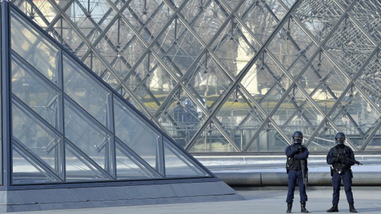 Нападателят от Лувъра - на 29 г. от Египет