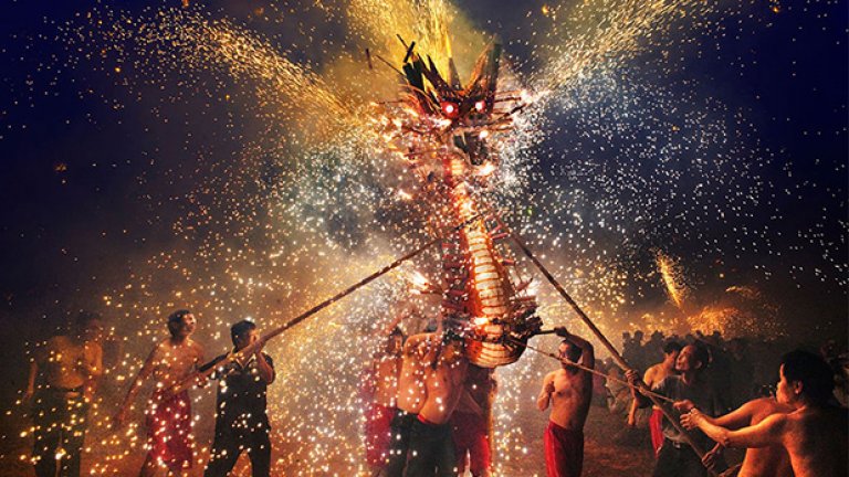 Honk Kong National Award: “Fire Dragon", от Чи Хунг Чеунг