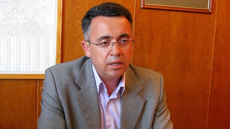 ВАС потвърди забраната да се ползва Водното огледало в Кърджали. Съдът се произнесе по жалба на кмета на общината Хасан Азис, който оспори наложената от ДНСК забрана