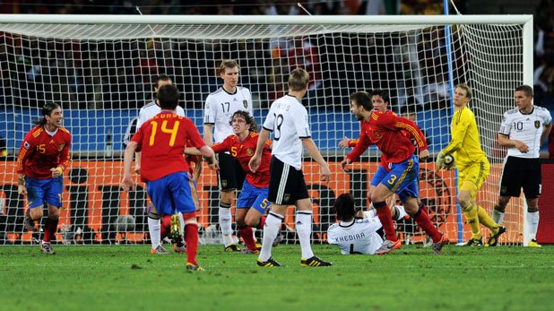 Тук бележи във вратата на Германия и Испания ще вдигне световната купа през 2010-а