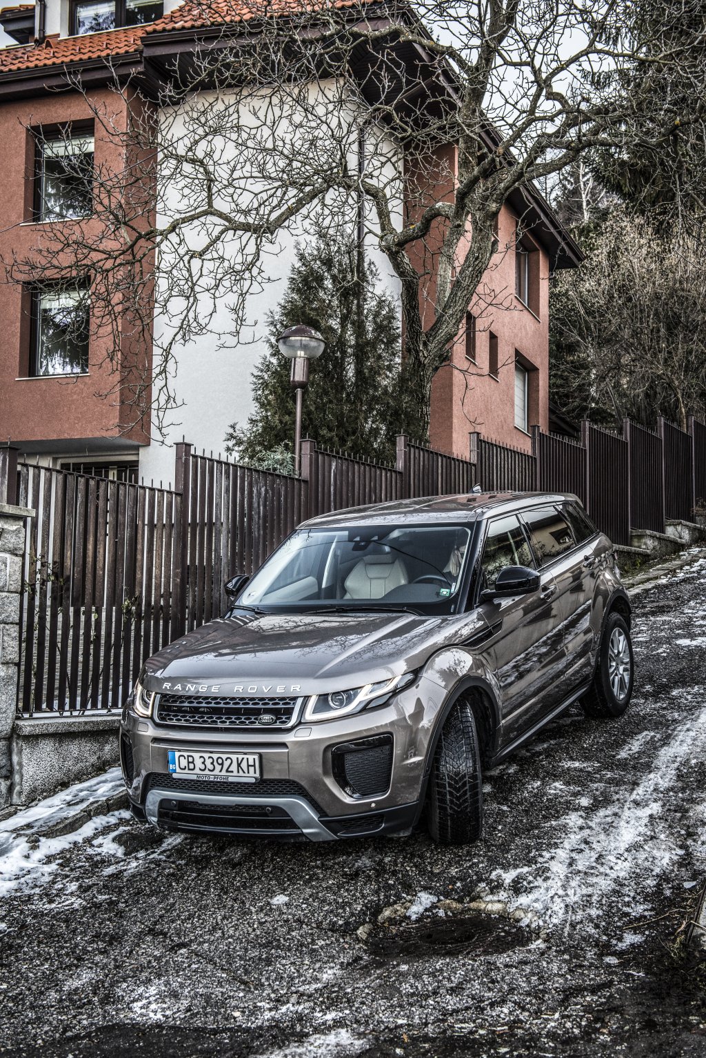Лекият офроуд не е никакво затруднение за Evoque