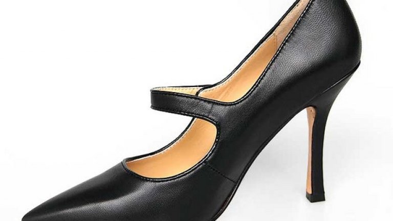 MANOLO BLAHNIK
Mary Jane (винтидж колекция 1994)
Кари   Брадшоу ги нарича „Градска легенда”. 10 години   след това Бланик решава да възобнови производството им. Така популярният през 90-те модел „Мери Джейн” се връща към нов живот, благодарение   на култовия сериал „Сексът и градът”.