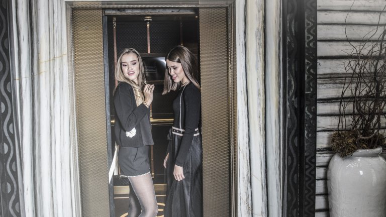 Малко блясък, малко чар - няколко идеи за парти гардероб