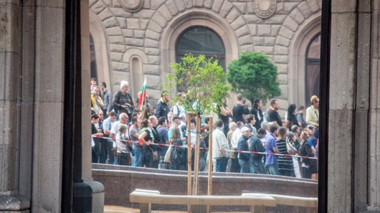 Пеевски готов да се оттегли от ДАНС