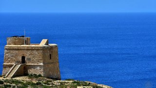 Phoenician-treasures-in-ancient-shipwreck