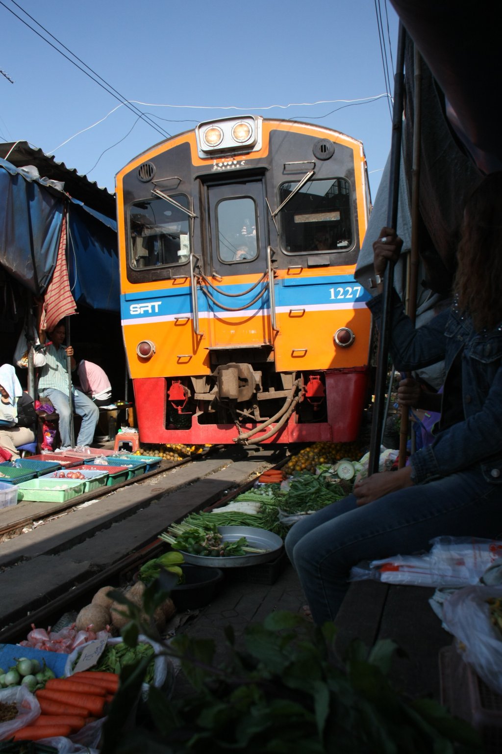 Train_at_Samut_Songkhram_market_on_the_rails