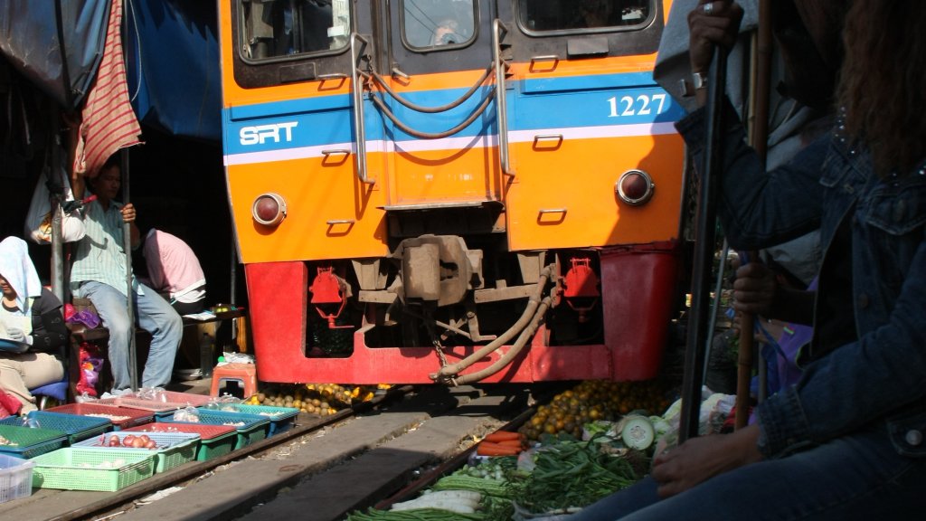 Train_at_Samut_Songkhram_market_on_the_rails