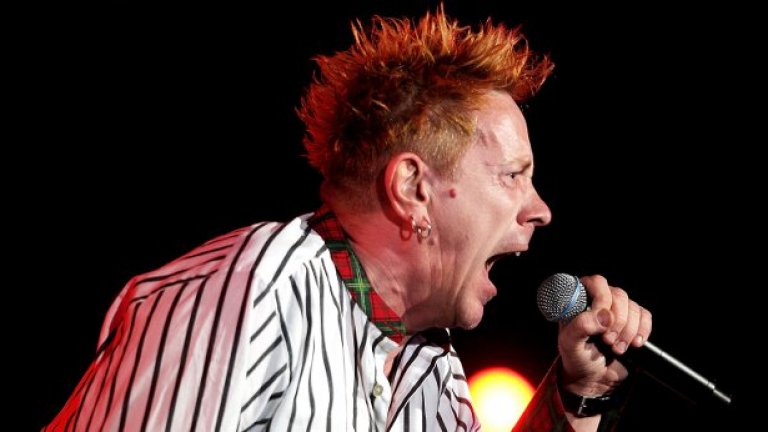 "Sex Pistols са природа, затова, моля, бъдете щедри", каза фронтменът Джони Ротън