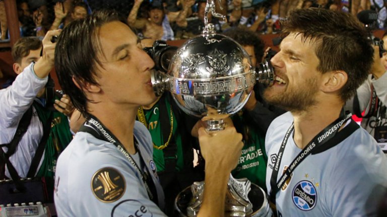 Гремио надигра Ланус с общ резултат 3:1.