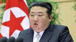 Ким Чен Ун отбеляза "голям напредък" в производството на танкове