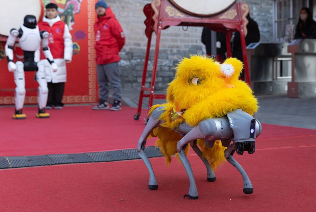 Китай посрещна Годината на Огнения кон (Снимки)