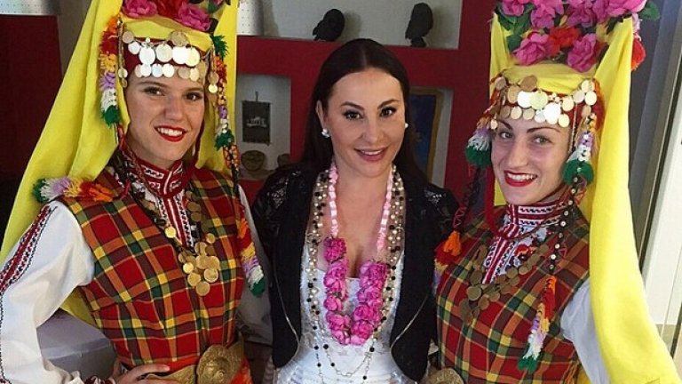 Дори и да се прекръсти на Дария Стефанели, както, според слуховете, вече е направила - Дарина Павлова трудно ще избяга от "лошата си карма". По една единствена причина