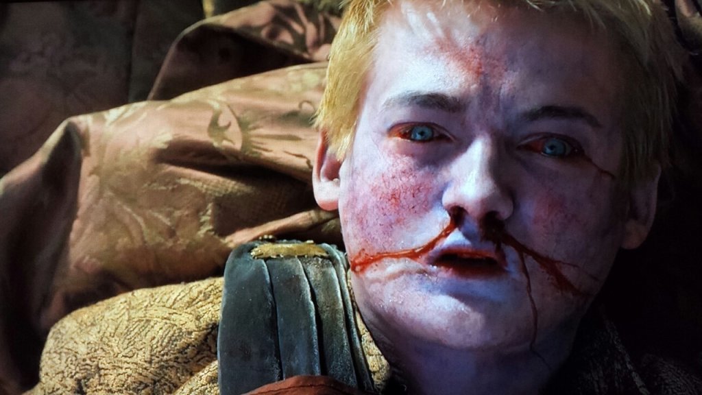 Смъртта на Джофри Баратеон донесе много радост на феновете на сериала, но не беше от най-красивите. Както стана ясно, отговорна за нея беше Кралицата на тръните - Олена Тайрел, когато по ирония на съдбата, също бе отровена